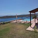 Villa Lefka's *