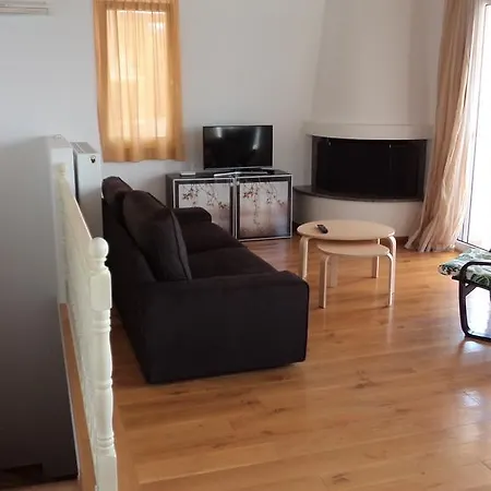 Villa Lefka's *