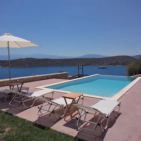 Lefka's Villa Vivari