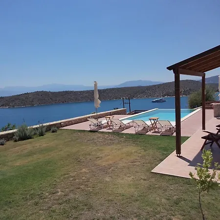 Villa Lefka's *