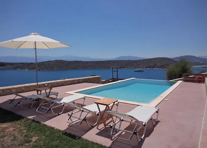 Lefka's Villa Vivári