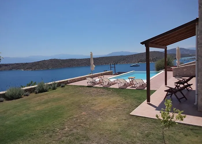 Villa Lefka's *