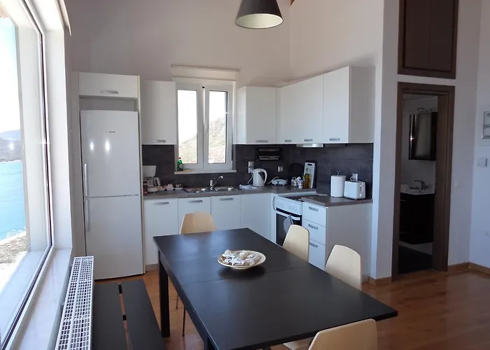 Vila Lefka's Vivári